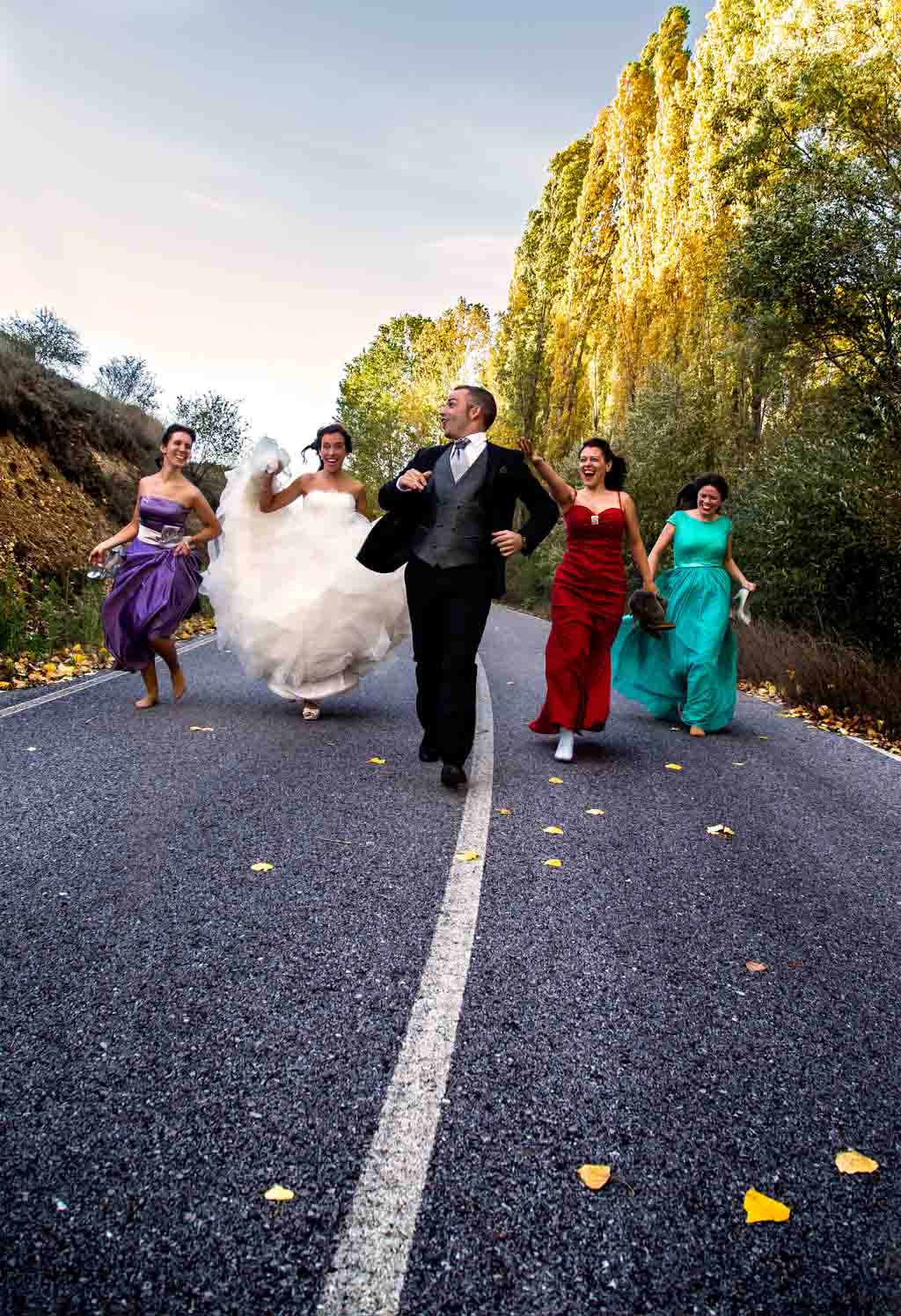 fotochita - fotografia de Boda Madrid- sesion post boda - divertida - carretera